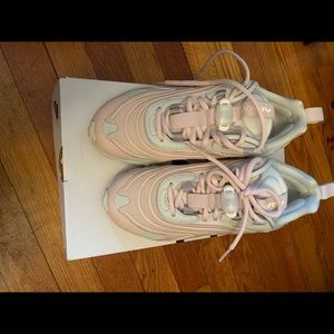 Nike Air Max 270 white & pink